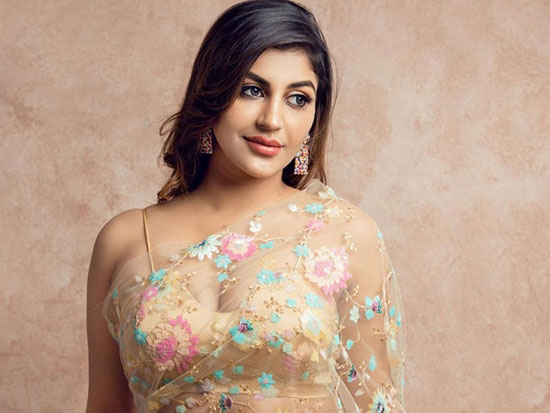 Dazzling Looks Of Yashika Aannand